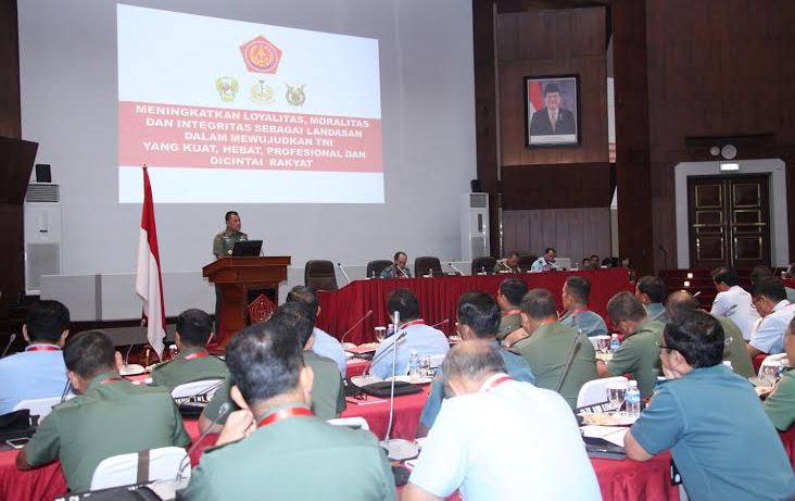 TNI Harus Dukung Politik Negara, kata Presiden Widodo